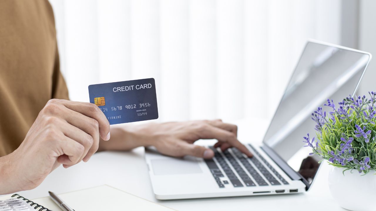 Credit Card Smarts: How to Maximize Benefits Without Overspending